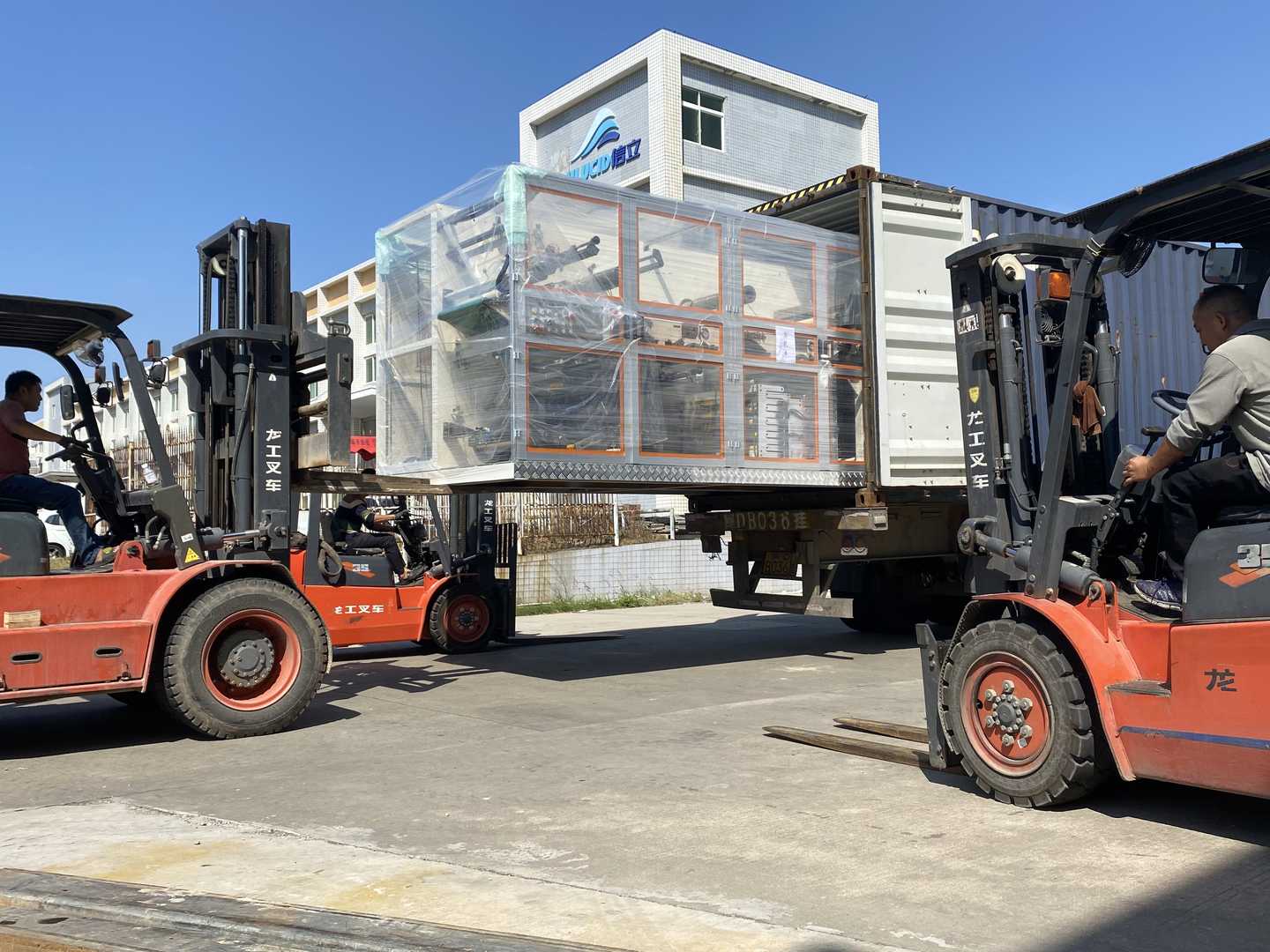 Under pad making machine production line semi servo packed for shipment